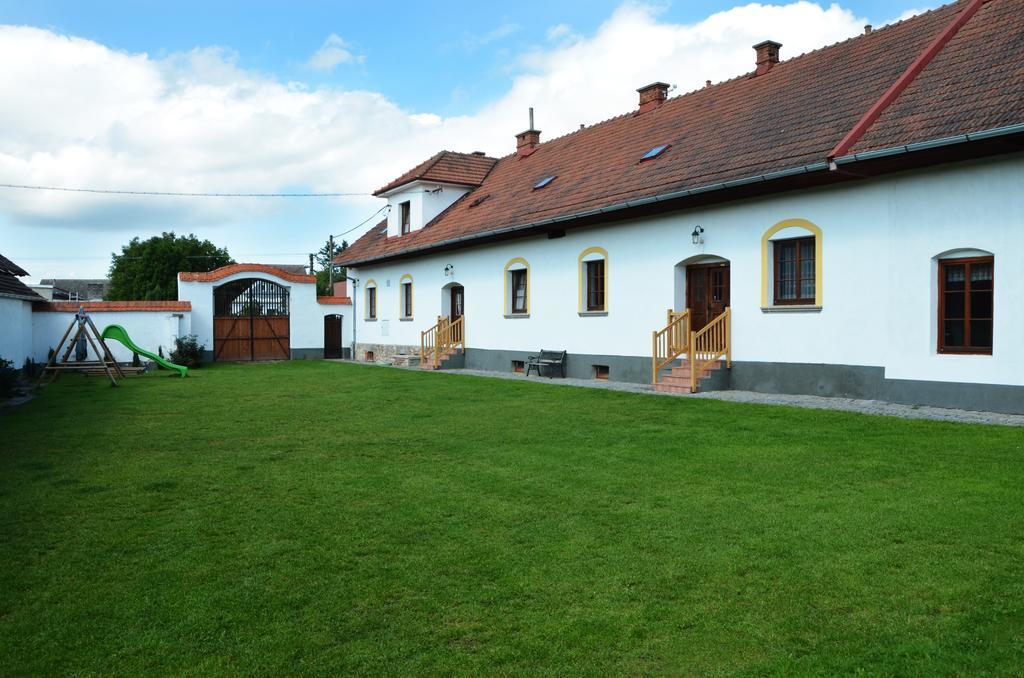Ferienwohnung Blazkuv Statek Malsice Exterior foto
