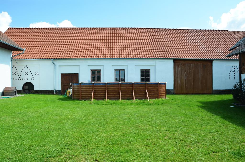 Ferienwohnung Blazkuv Statek Malsice Exterior foto