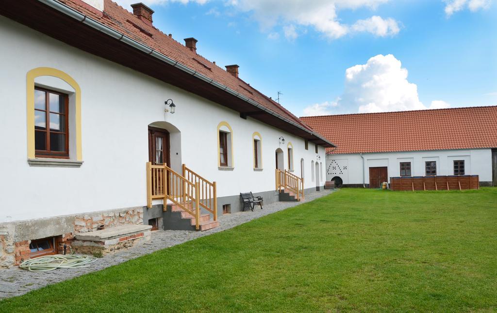 Ferienwohnung Blazkuv Statek Malsice Exterior foto