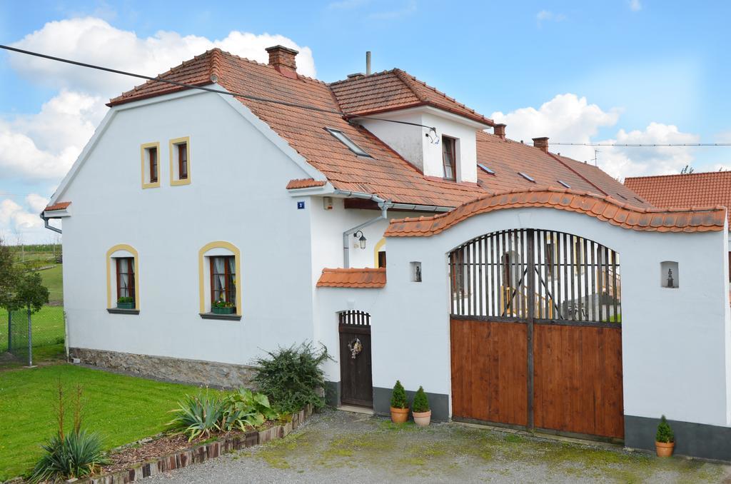Ferienwohnung Blazkuv Statek Malsice Exterior foto