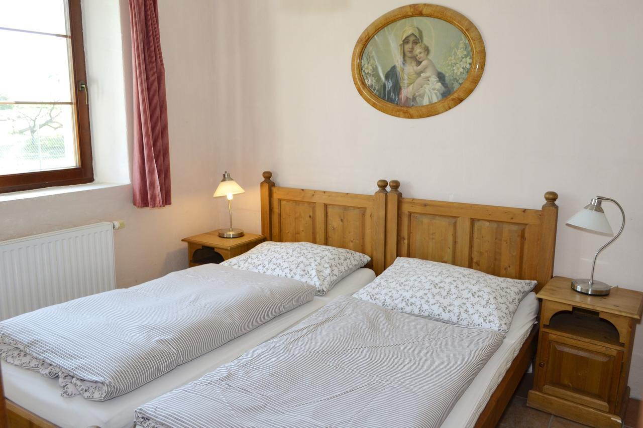 Ferienwohnung Blazkuv Statek Malsice Exterior foto
