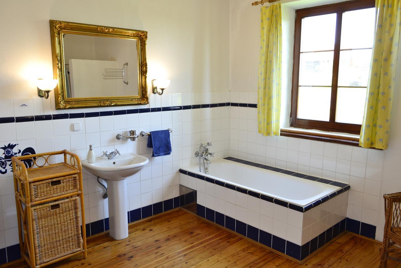 Ferienwohnung Blazkuv Statek Malsice Exterior foto